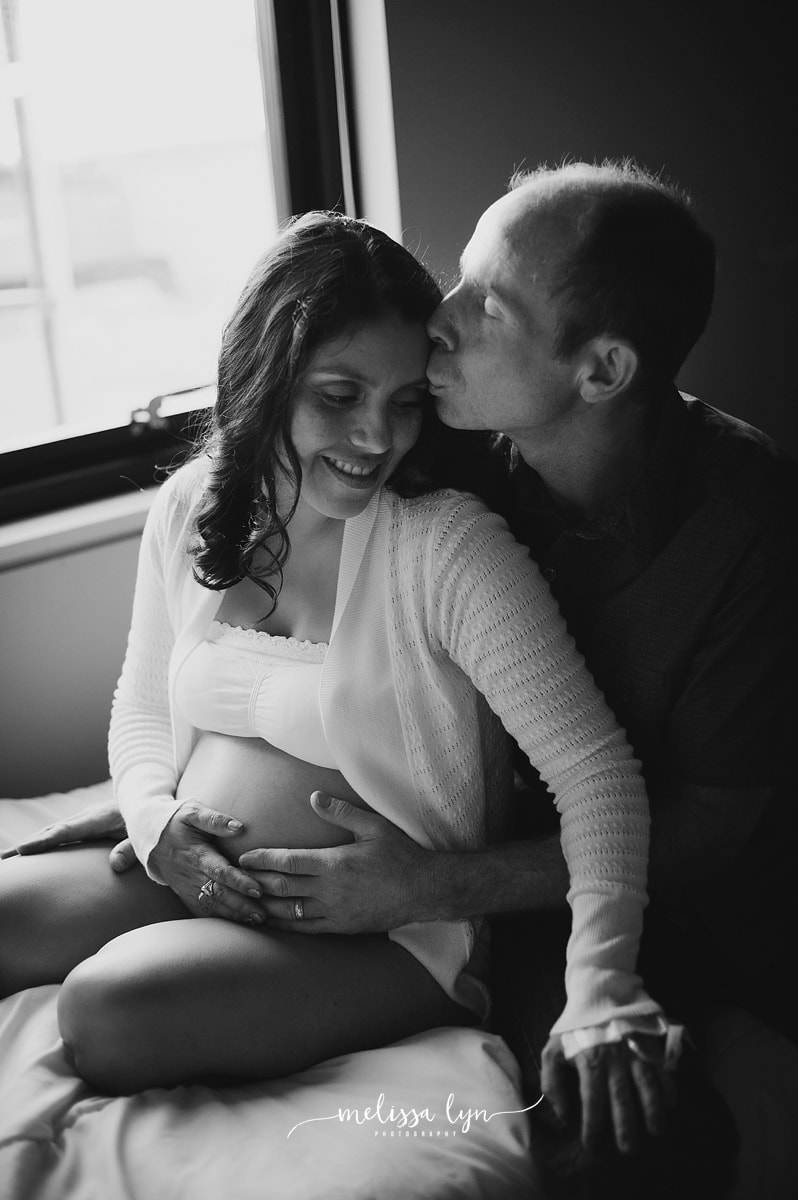 A hospital maternity session was a first for me! I'd be lying if I said I wasn't a bit nervous coming into this session. I have never done a maternity session in a hospital before. 